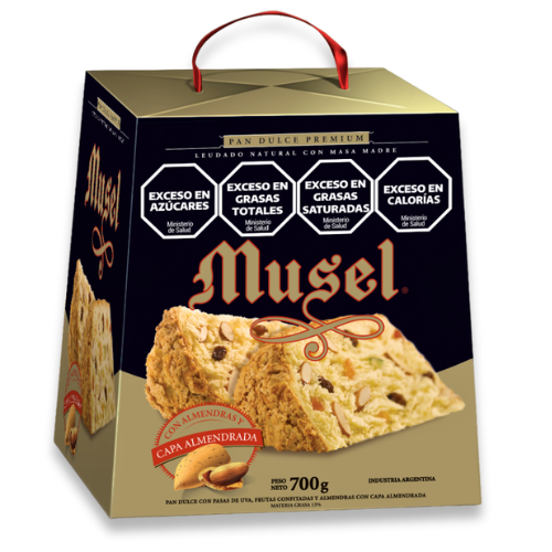 Pan dulce con frutas con capa de almendras